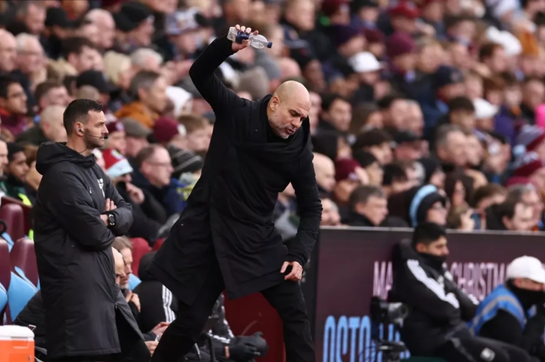 包含曼联主场绝平埃弗顿拜仁送赛季首平的词条