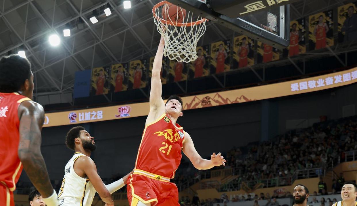 包含球员形象风采独特，技艺高超巧夺球场人气的词条