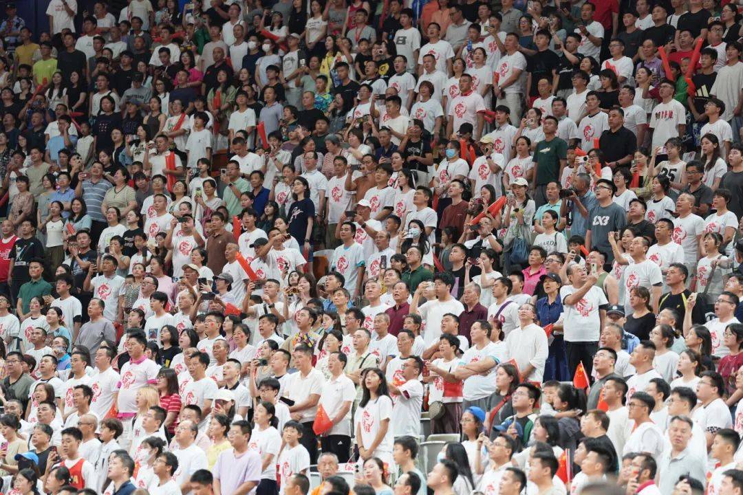 篮球赛事为球迷带来精彩视觉盛宴