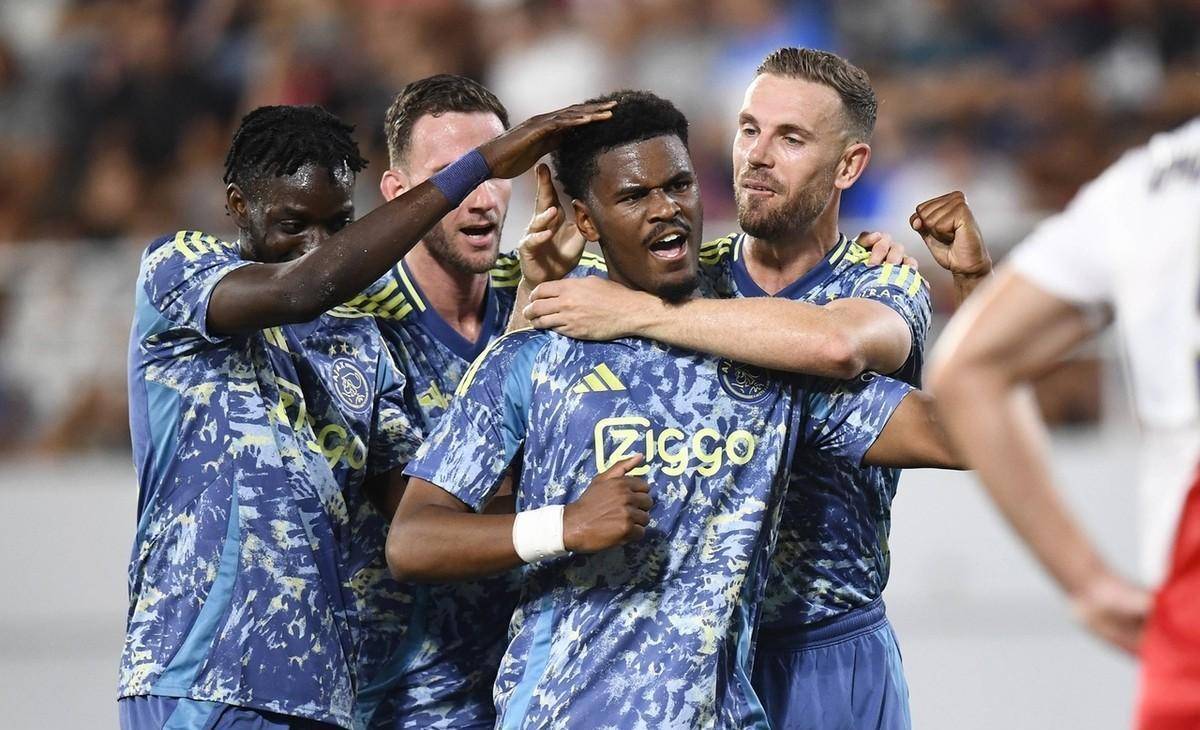 关于阿贾克斯在比赛中获胜，晋级到了强的信息