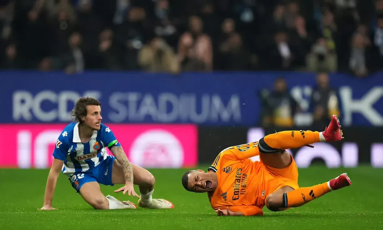 包含曼城在西甲中爆冷湖人，球迷沸腾的词条