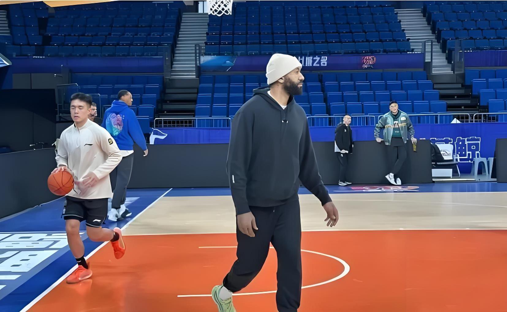 广东队在比赛中取得巨大优势，轻松获胜