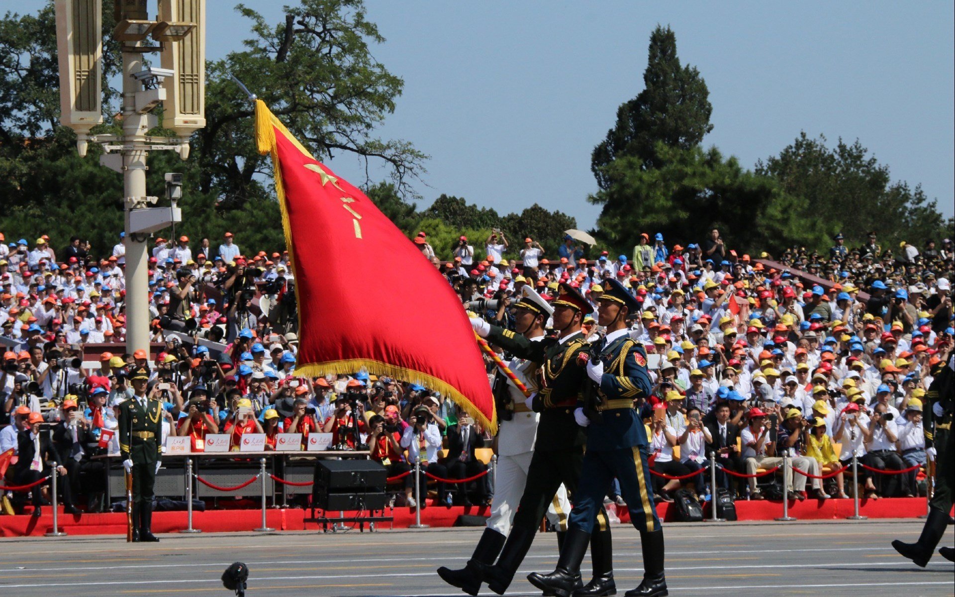 夜幕棋局,乔治·拉塞尔如何成为F1街道赛的攻防转换核心