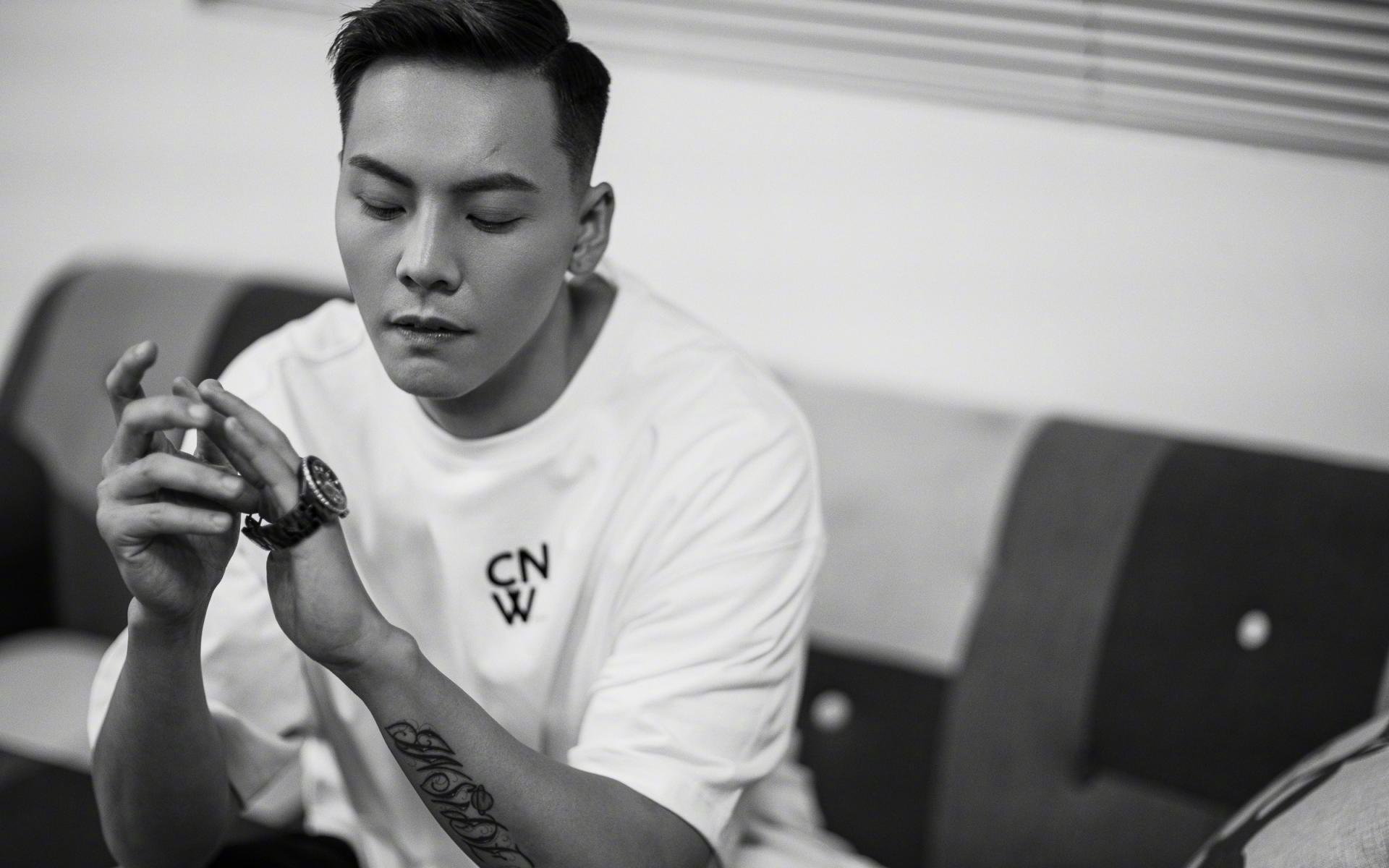 马刺冲垮快船,浓眉成为关键先生