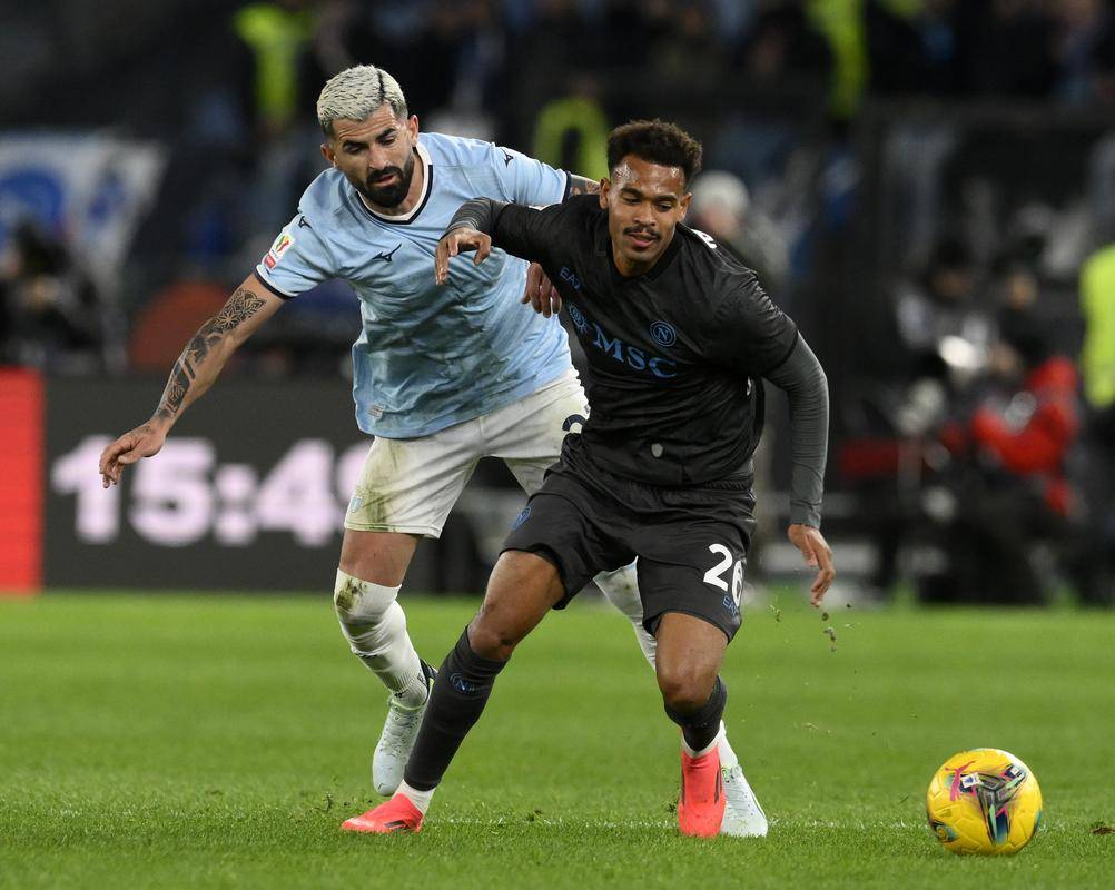 德甲争冠战焦点战，拉齐奥逆转里昂