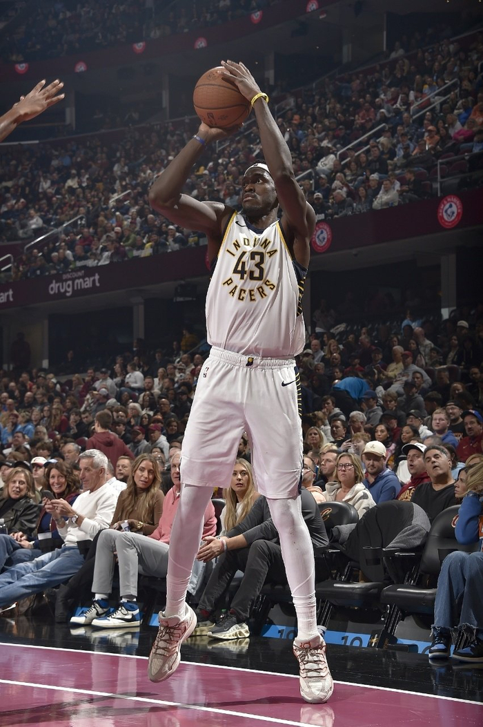 步行者对阵勇士，米切尔完成自我救赎