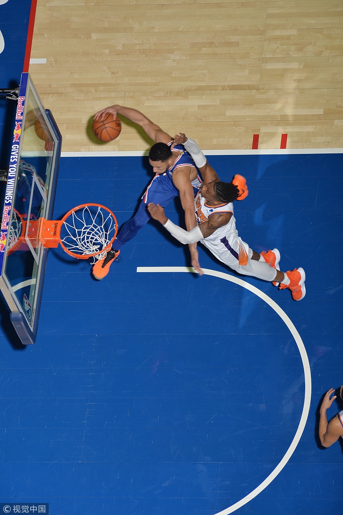 太阳速胜76人，福克斯在F1街道赛接管比赛